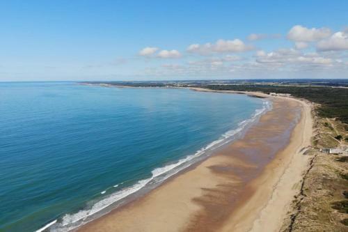 Very Nice Mobile Home With Pool Near The Sea