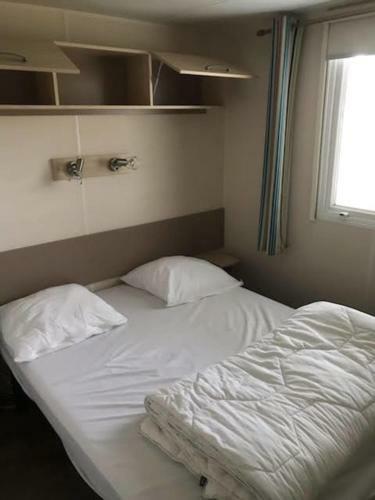 Very Nice Mobile Home With Pool Near The Sea