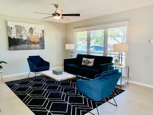 Hostal Blue-door @maywood - Modern Spaces