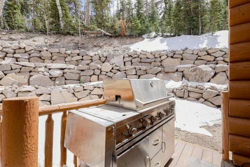 Stone's Throw Cabin