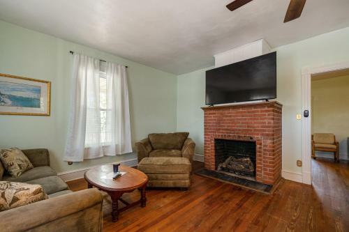 Captains Quarters By The Bay Cottage
