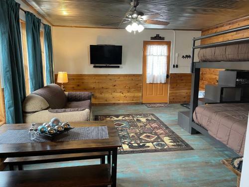 Country Cottage At Camp Creek Cabins