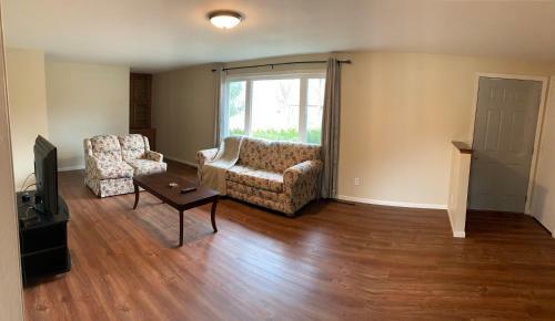 Newly Renovated 2 Bedroom Ranch Style Home