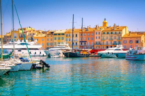 Hotel La Connexion, Gay Men Only