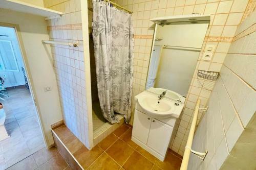 Bright 28 M With Wifi-balcon- Garden And View