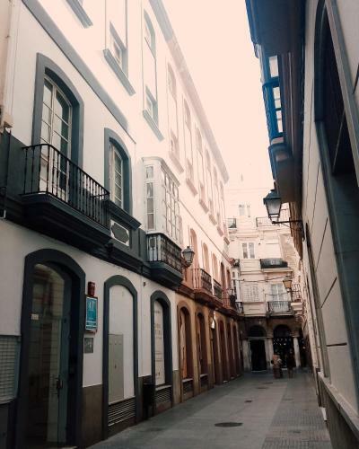 Cadiz Inn Suites & Apartments