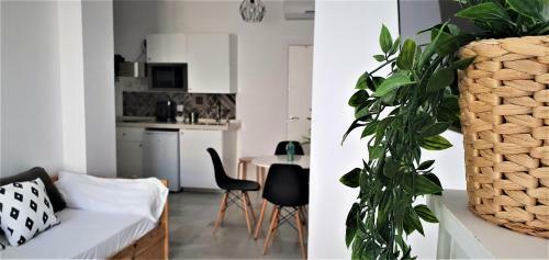 Cadiz Inn Suites & Apartments