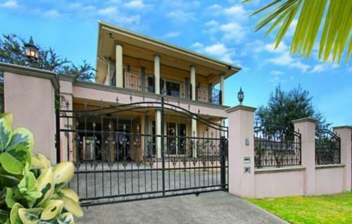 Luxury Nest By The Bay