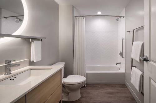 Hotel Towneplace Suites By Marriott West Kelowna