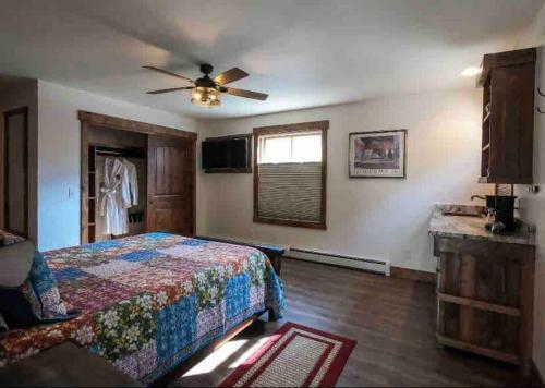 Bed & Breakfast Clear Creek Inn