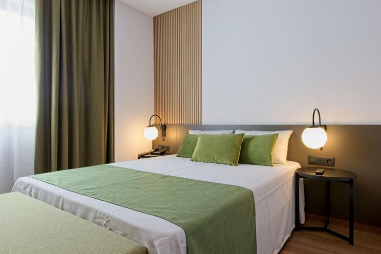 Hotel Dwo Colours Alcal�