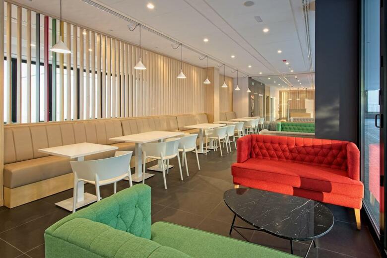 Hotel Dwo Colours Alcal�