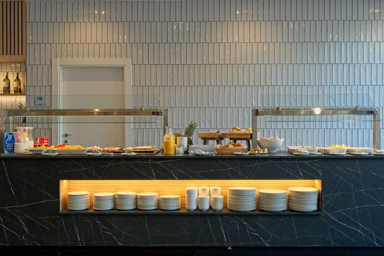 Hotel Dwo Colours Alcal�