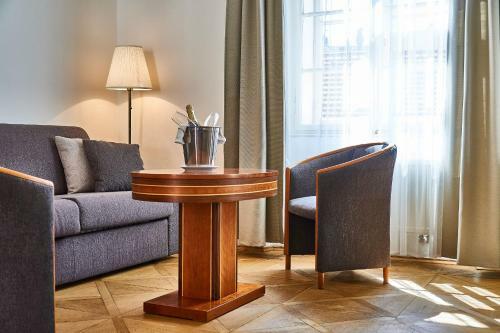 Aparthotel Three Golden Crowns Apartments