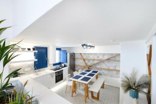 Villa Blue White Residence