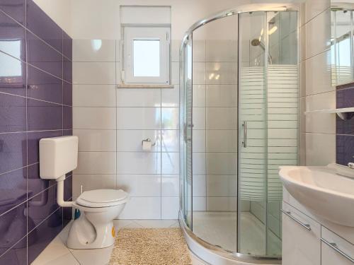 Holiday Home Goldi - Voj512