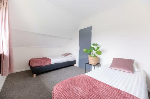 Hotel Luxury Group Accommodation For 14 People