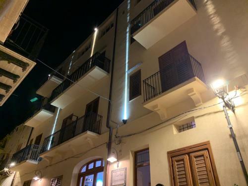 Hostal Badia Rooms & Breakfast