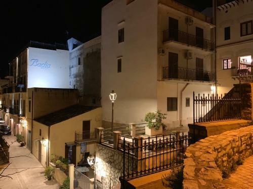 Hostal Badia Rooms & Breakfast