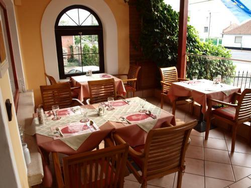 Hostal Angela Hotel