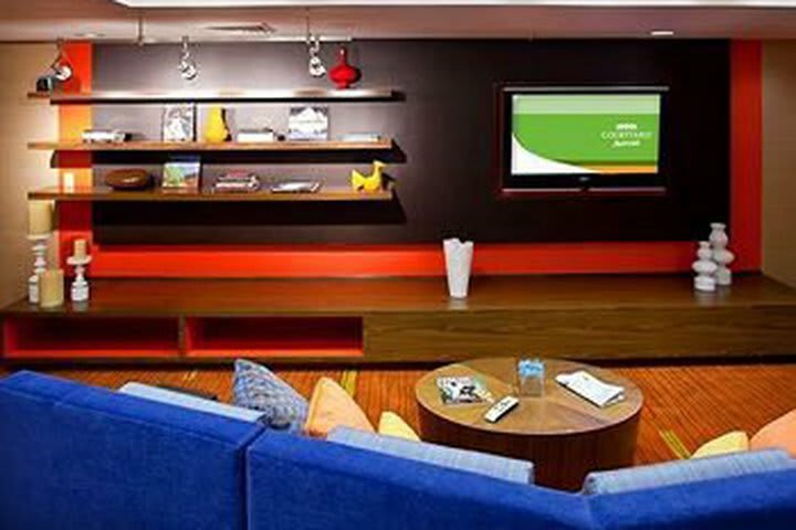 Hotel Courtyard By Marriott Burlington
