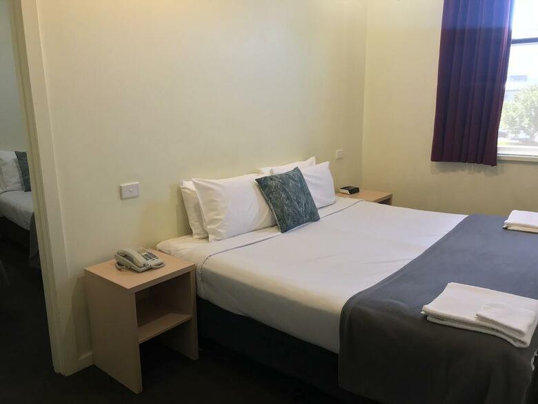 Miami Hotel Melbourne