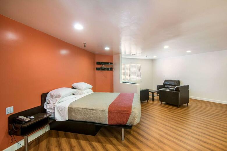 Hotel Floral Inn