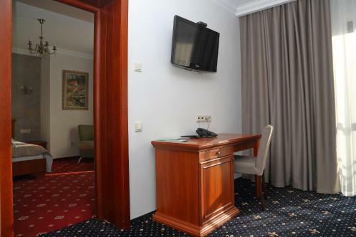 Tavel Hotel & Spa