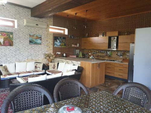 Nem Mcdonald,s 2 Bedroom Apartment