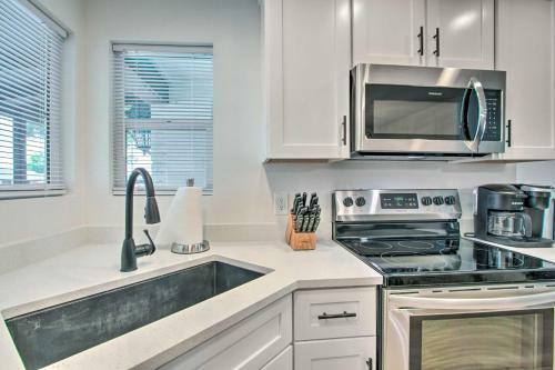 Family-friendly Glendale Home With Yard And Pool!
