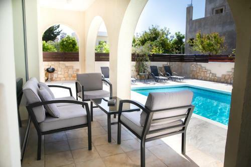 Lighthouse Villa, Central & Close To Beach