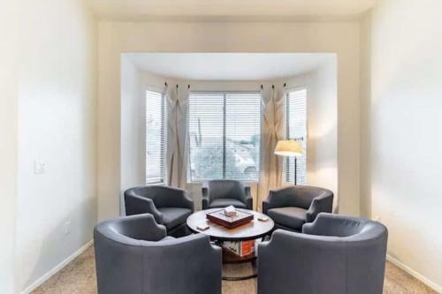 Peaceful Oasis In Gated Golf Course Community