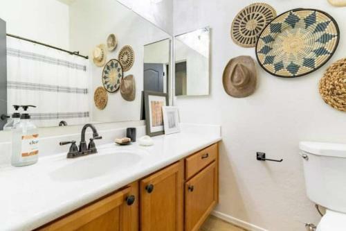 Peaceful Oasis In Gated Golf Course Community