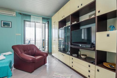 Apartments By The Sea Vir - 19679