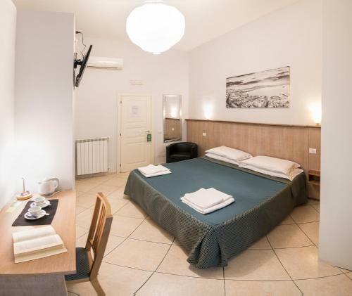 Hostal Vomero House