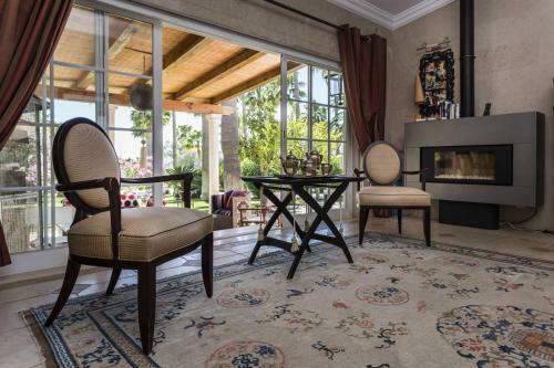 Villa Oasis By Cadenzalux