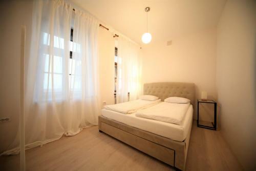 Old Town Apartment With Balcony & Terrace