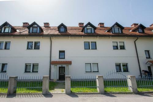 Contemporary 1-bedroom Apartment In Trnovo