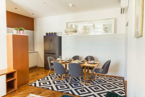 Stylish Apartment / Center / Free Parking