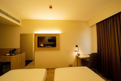 Hotel The Monarch At Chakan Midc, Pune