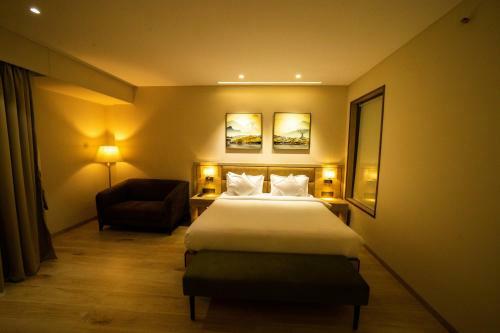 Hotel The Monarch At Chakan Midc, Pune