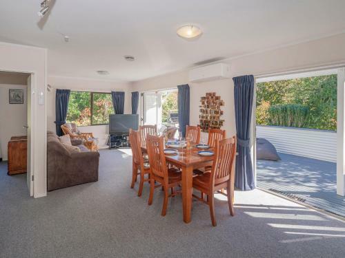 Seashells Bach - Whangamata Holiday Home