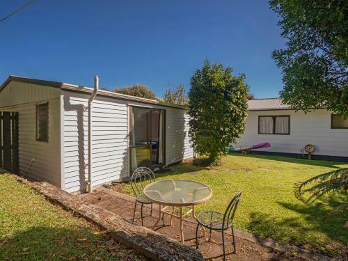 Seashells Bach - Whangamata Holiday Home