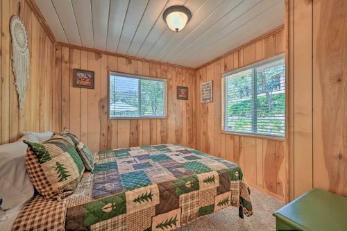 Pine Angry Skunk Cabin With Outdoor Oasis!