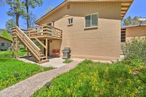 Pine Angry Skunk Cabin With Outdoor Oasis!