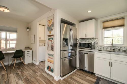 Mid-century Melrose 3bdrm Vintage Vibe With Pool