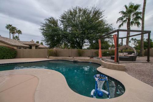 North Scottsdale 4 Bdrm Vacation Sanctuary With Pebble Tech Pool