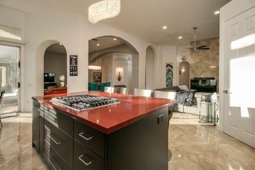 Amazing 4 Bedroom Retreat With Heated Pool