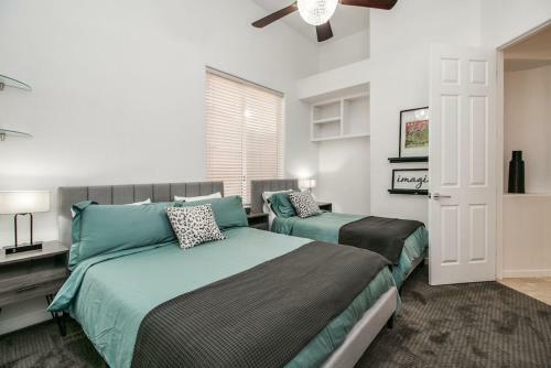 Amazing 4 Bedroom Retreat With Heated Pool
