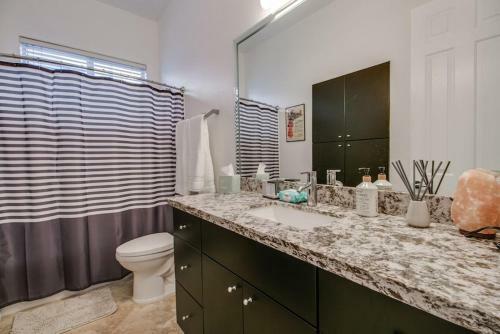 Amazing 4 Bedroom Retreat With Heated Pool